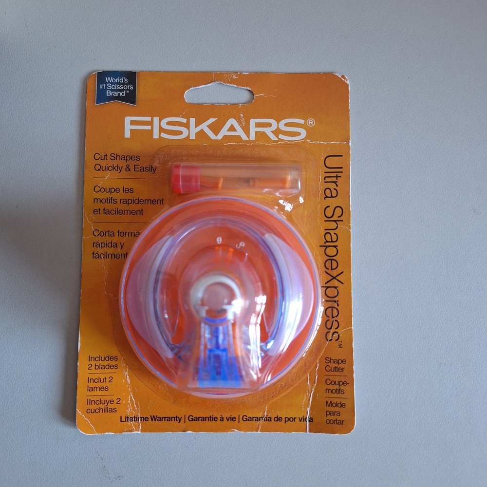 Fiskars Ultra ShapeXpress Shape Cutter - Includes 2 Blades NEW