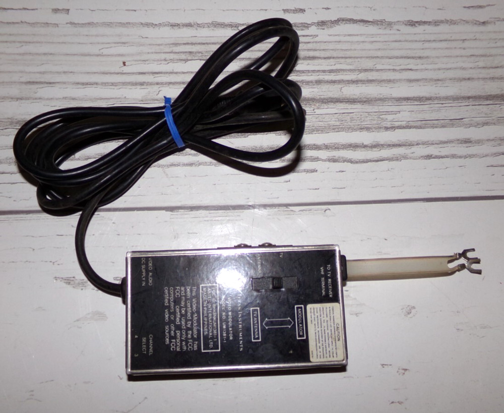 RF Adapter Video Modulator UM 1381-1 TI-99 / 4A Texas Instruments Computer