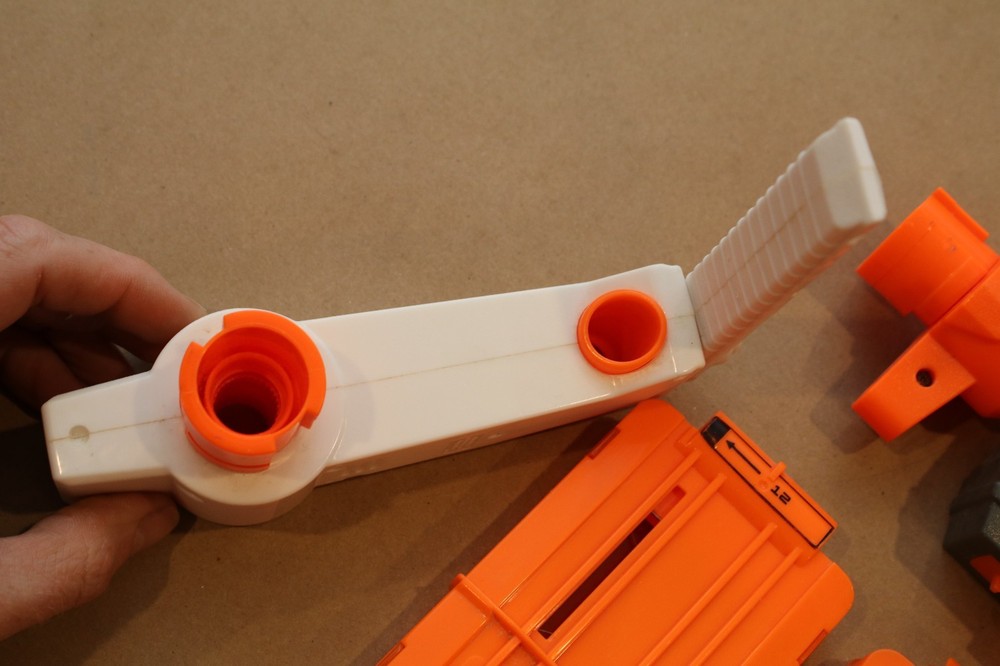 Nerf Modulus Regulator 3 Attachments with 2 magazines 12-dart clips