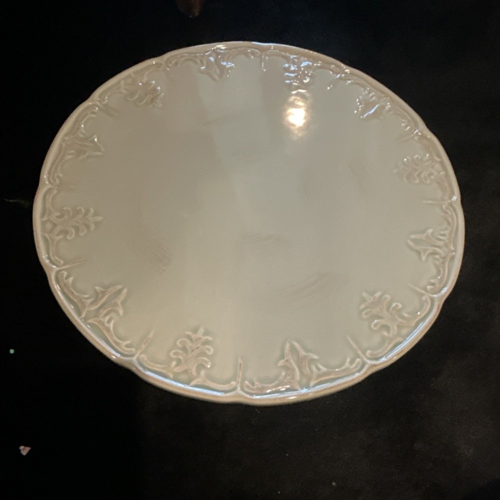 Ceramica Essentials Fleur De Lys White Ceramic Cake Stand