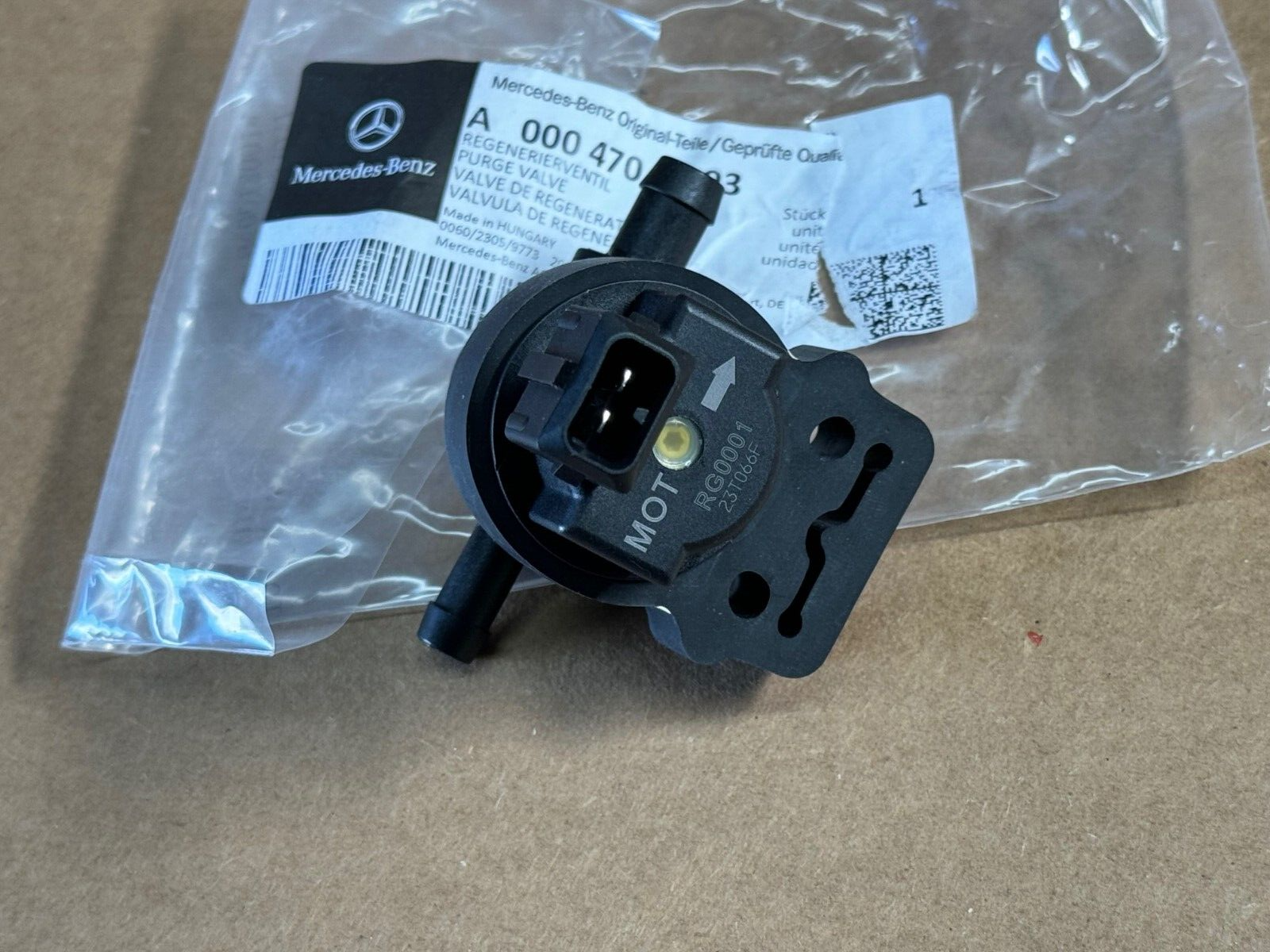 Genuine Mercedes Fuel Vapor Canister Purge Valve regeneration NEW OEM 0004708893