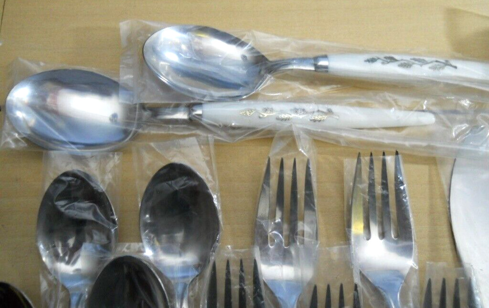 21 Pc Set Royal Crown Bakelite Flatware MCM Danish Modern White Silver Oak Leaf