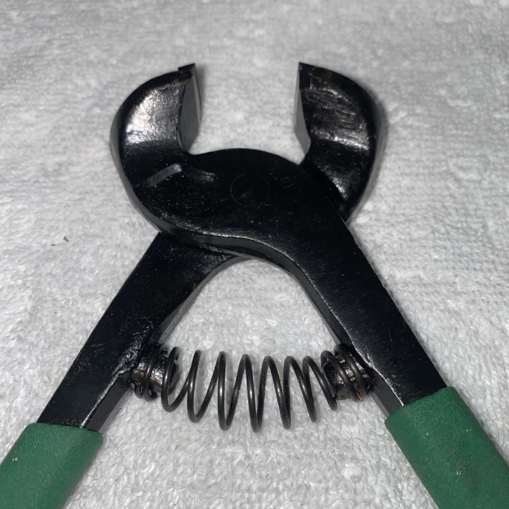 Drop Forged Green Handle Nail Pulling Pliers