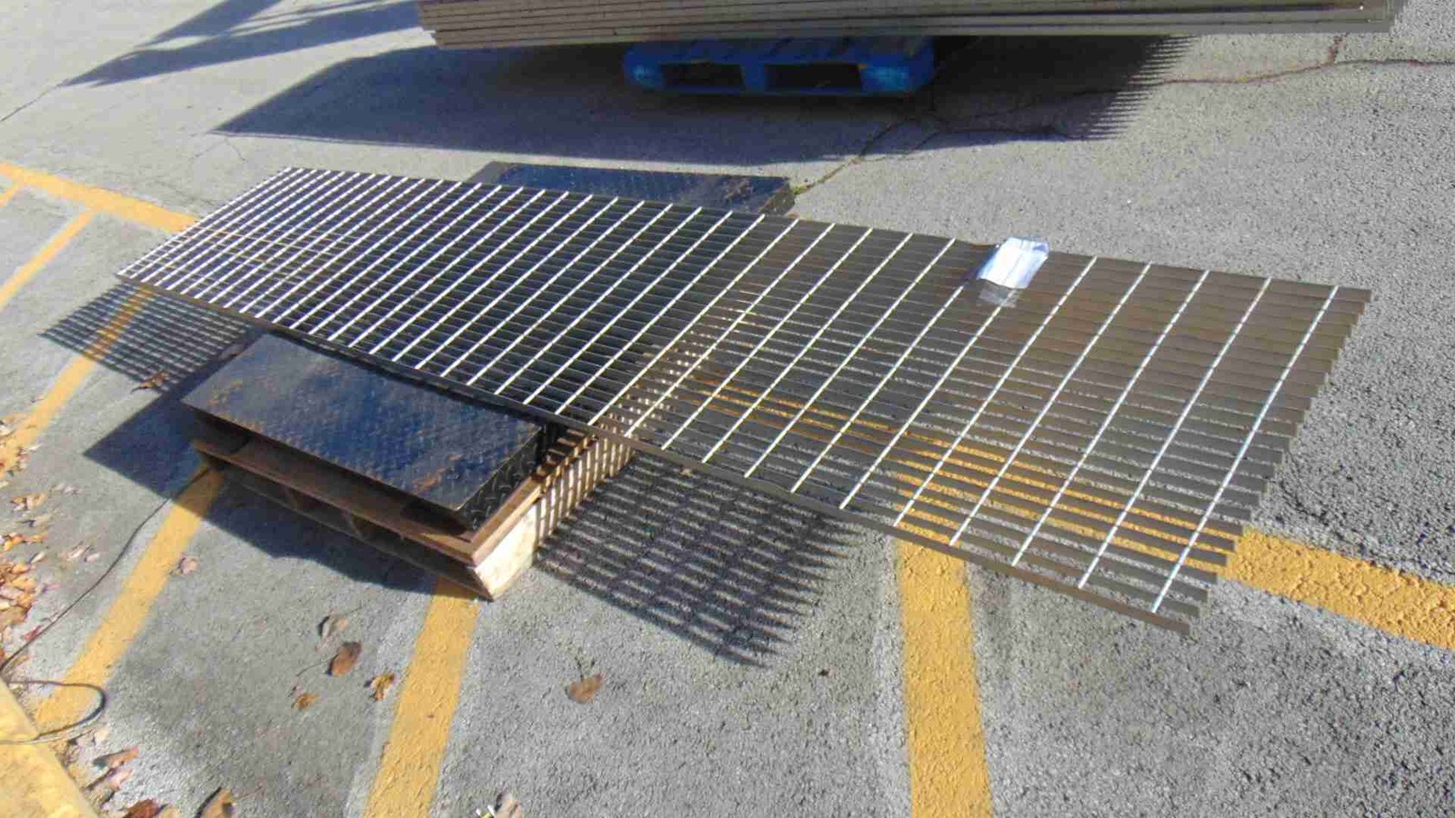 Steel Grating - Painted - 28-1/2" x 12' x 1" - Walkway, Drain Cover, Decking