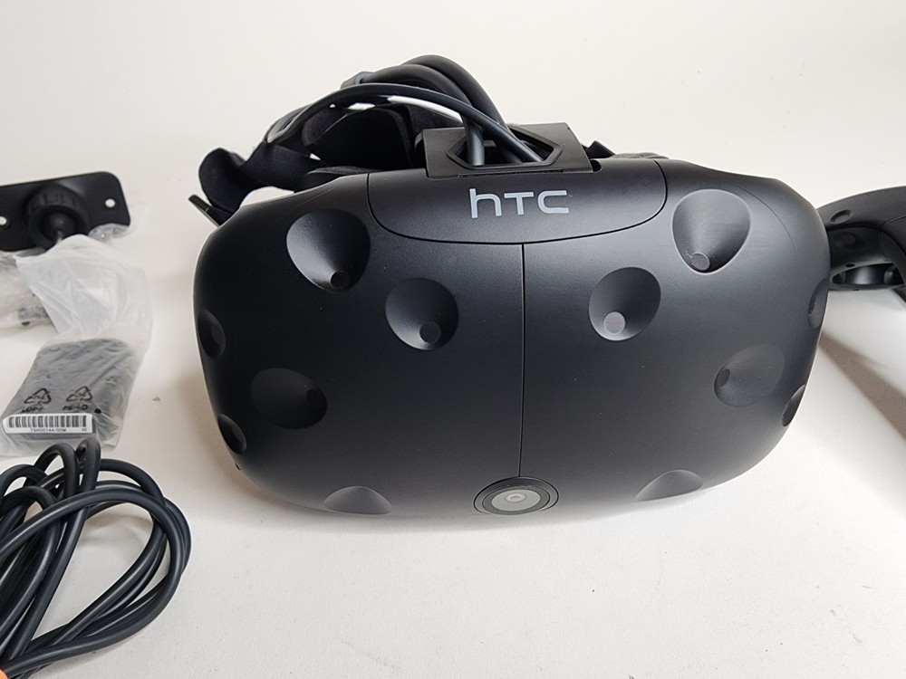 HTC Vive Virtual Reality Headset System 1st Generation - Black