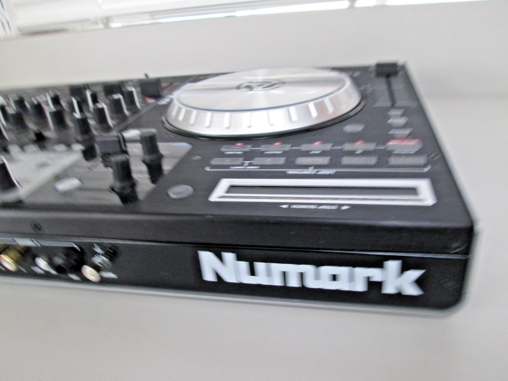 Numark NS6 Professional 4-Channel DJ Controller Touch-sensitive illuminate Mixer