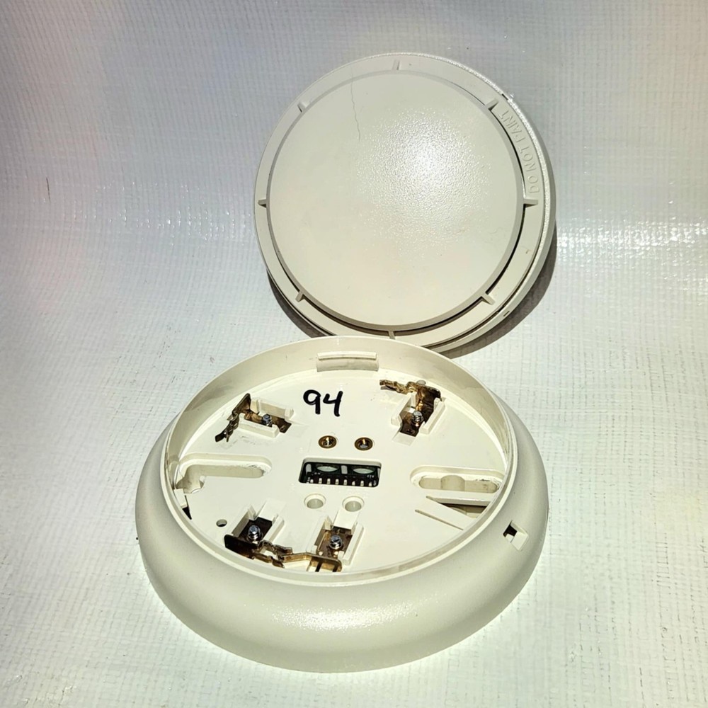 Simplex 4098-9714 Smoke Detector Head + 4098-9792 Base - Cleaned, Tested