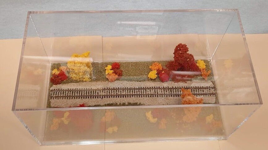 Z SCALE -SINGLE TRACK 8" DISPLAY CASE -"FALL FOLIAGE SCENE" FOR ANY Z TRAIN