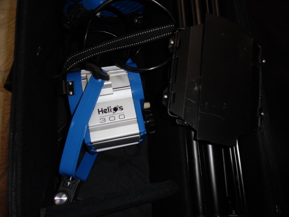 Used Helios 300 650 3-Point Lighting Kit