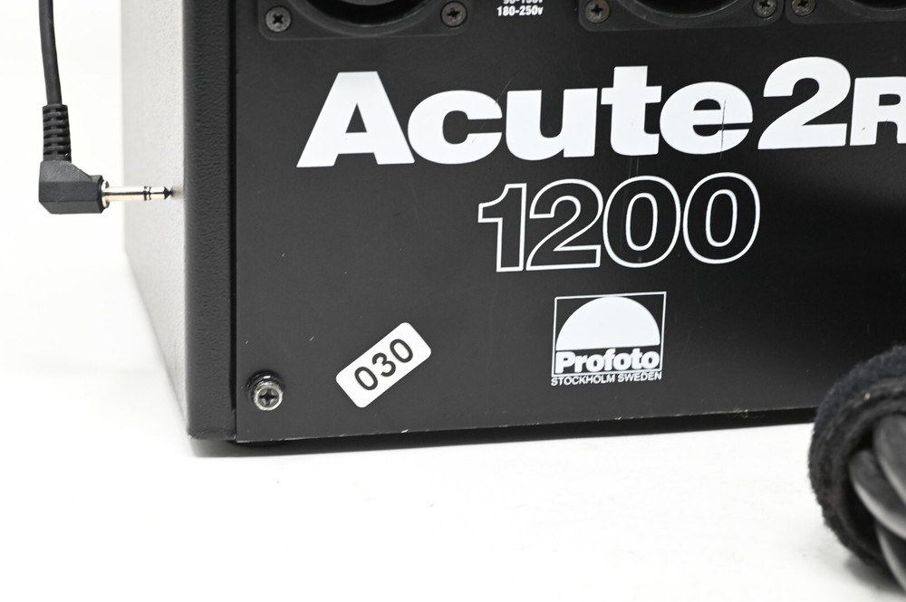 Profoto Acute2R 1200 Generator w/ Sync cable - (#30)