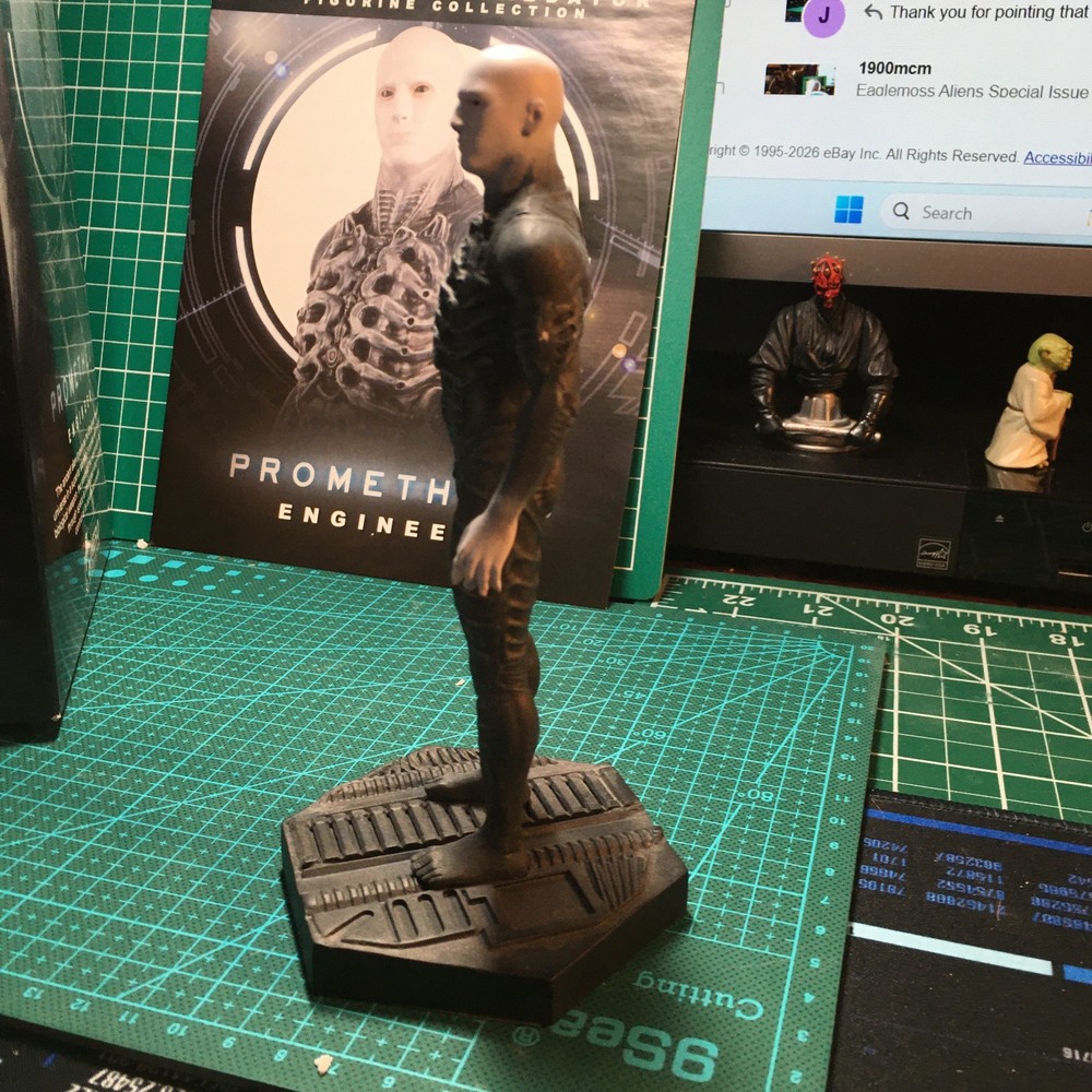 Eaglemoss aliens #14 "Engineer" in box with leaflet, in US