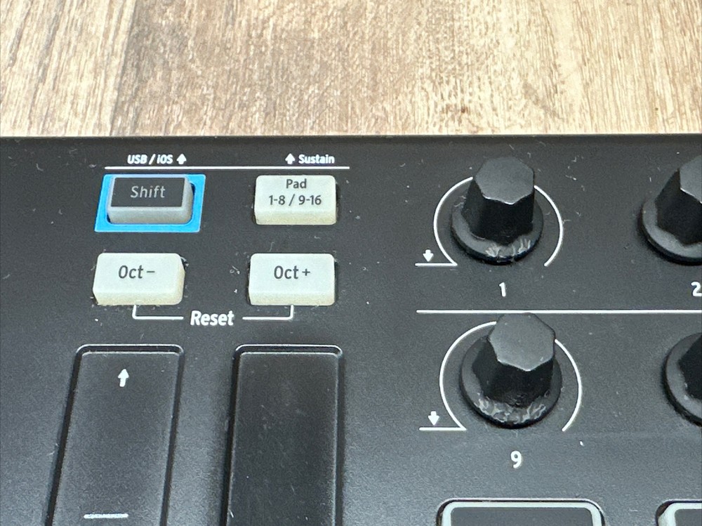 Arturia Minilab MKII Universal MIDI Controller Deep Black NO Power Supply