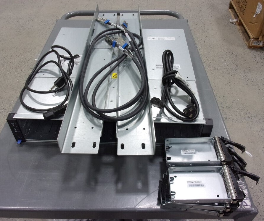 NetApp 0833 P41194-04-B 24-Bay SAS Storage Array 2*Controllers SEE NOTES