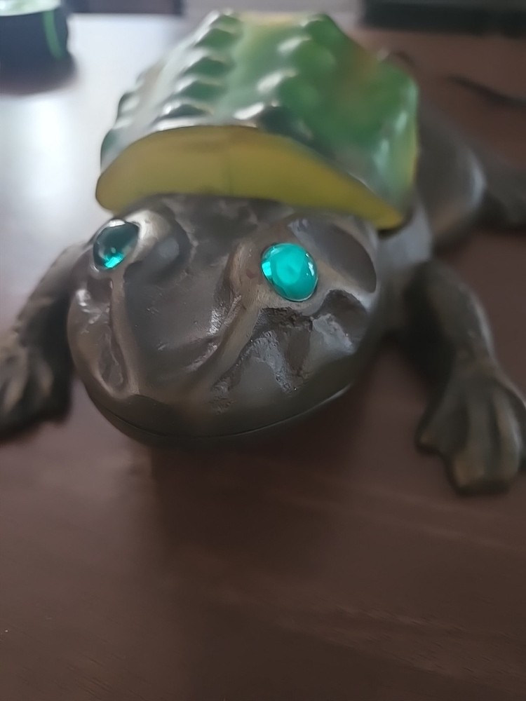 Vintage Castmetal Frog Light