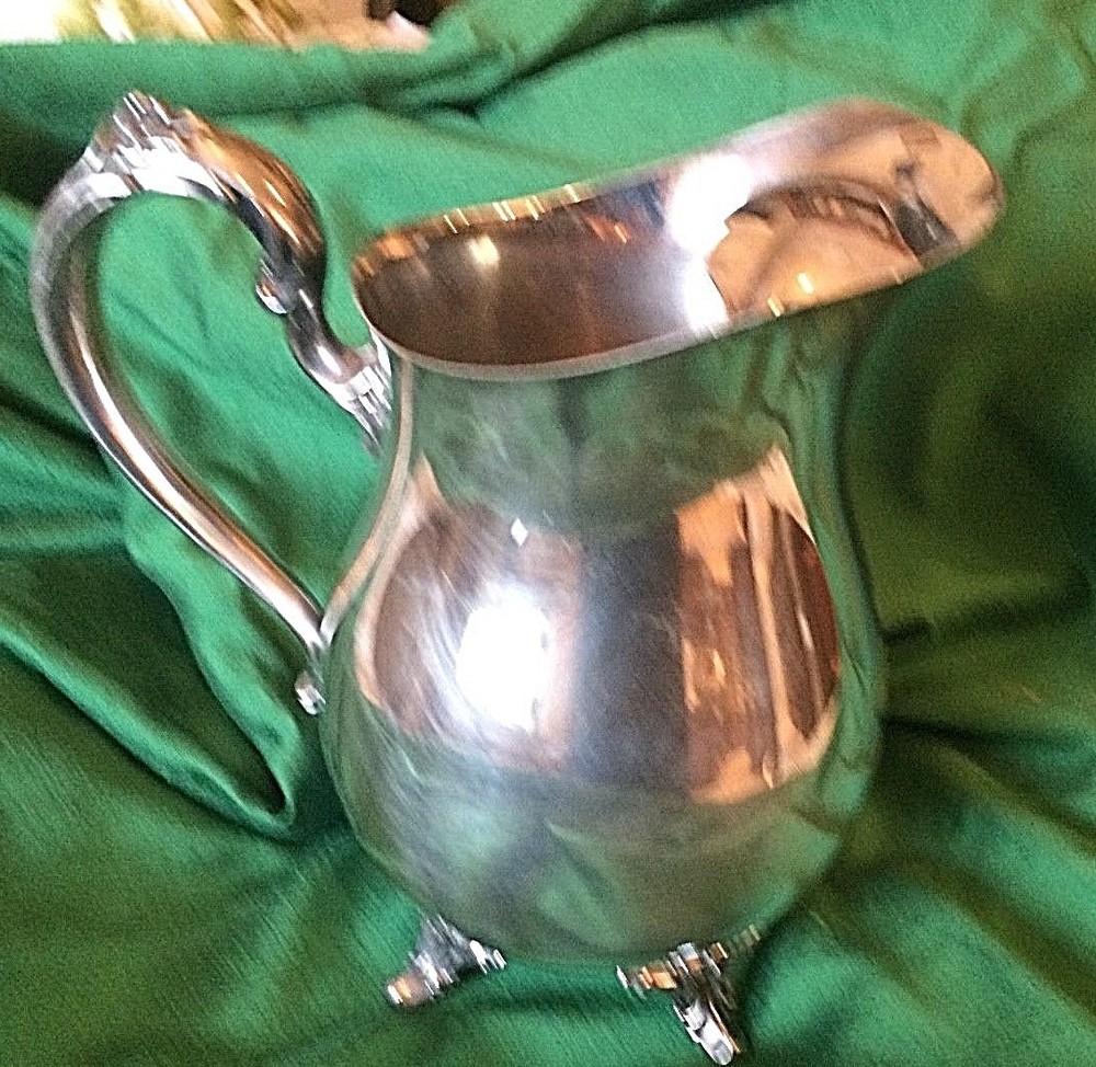 Vintage Oneida Pitcher Silverplated Beverage Water 64oz