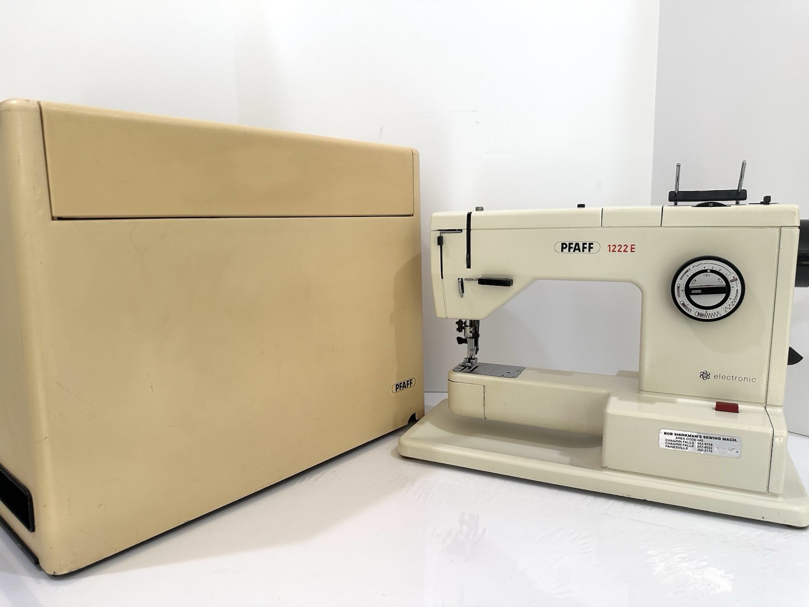 Pfaff Heavy Duty MetalSewing Machine 1222-E No Pedal or Cord -Parts Untested