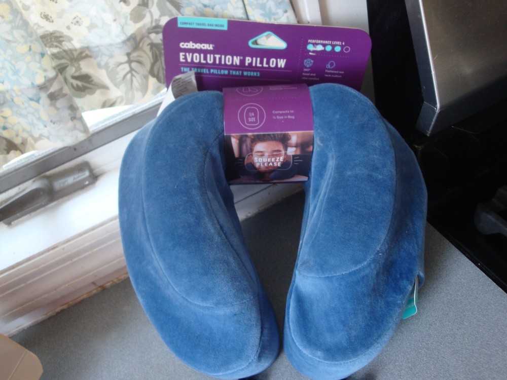 NEW CABEAU EVOLUTION COMPACT TRAVEL PILLOW MEMORY FOAM CORE PERFORMANCE LEVEL 4
