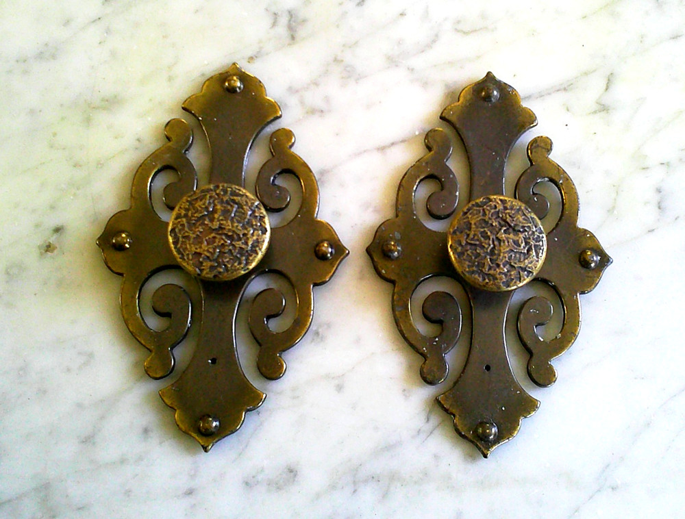 2 Vintage Amerock Textured Brass Knobs & Large Brass Back Plates, Gothic style