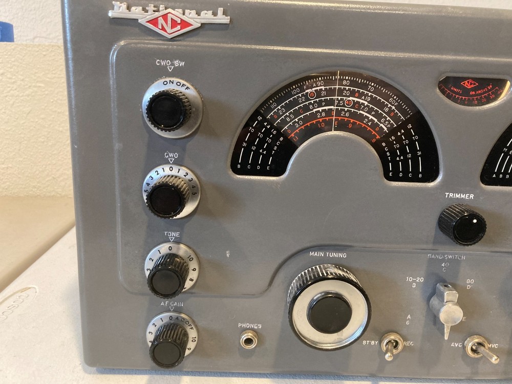 Vintage National NC-183D Communication Receiver Power On