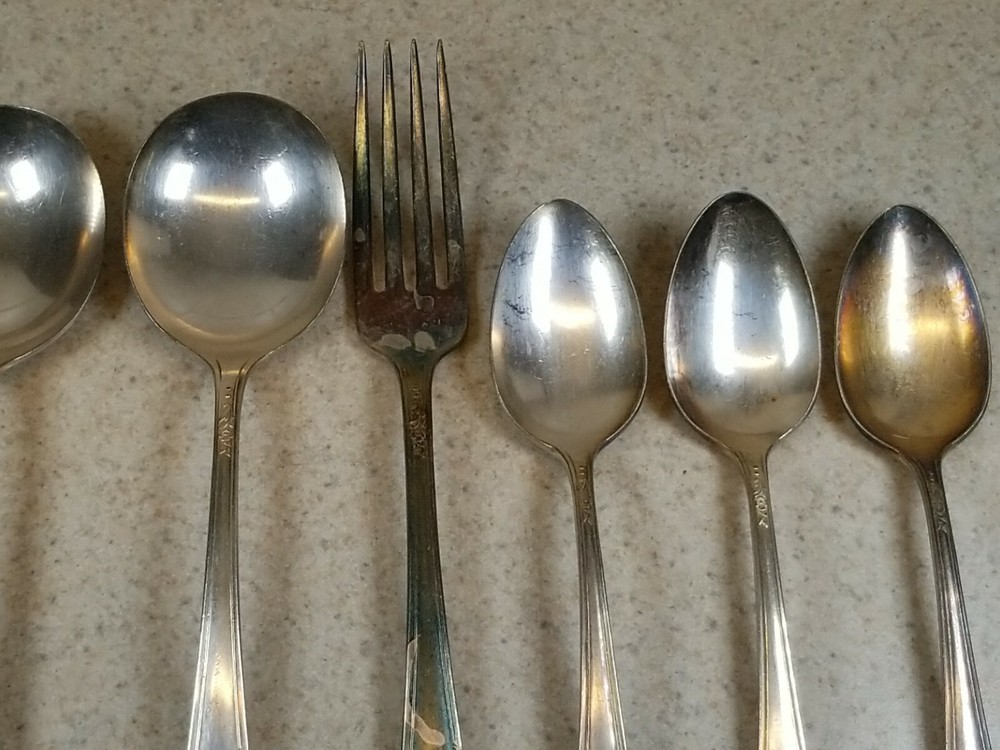 ONEIDA COMMUNITY SILVERPLATE TUDOR FLATWARE QUEEN BESS 7 PC. MISCELLANEOUS BATCH