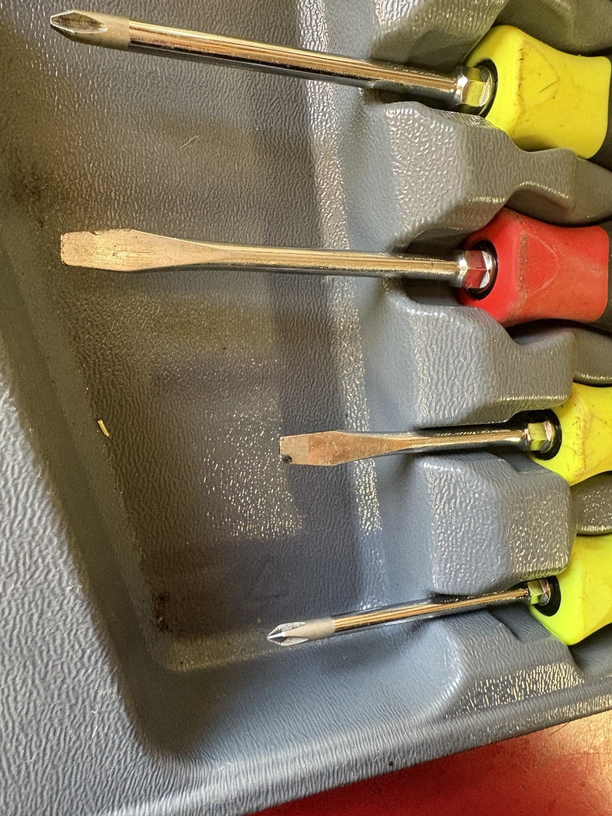 SNAP ON 9Pc HI-VIZ Mixed Soft Grip Screwdriver Striking Prybar Set