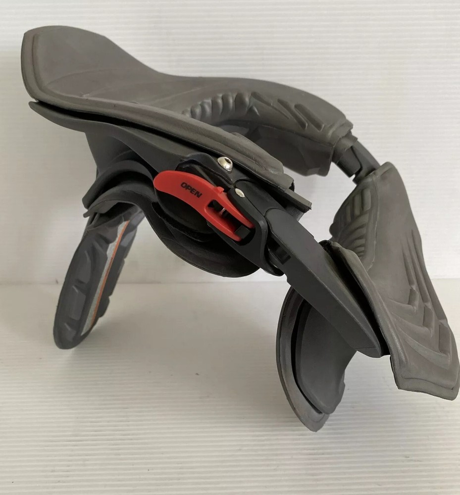 ADVENTURE LEATT NECK BRACE small