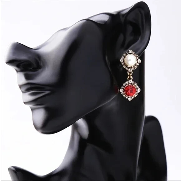 Vintage look earrings