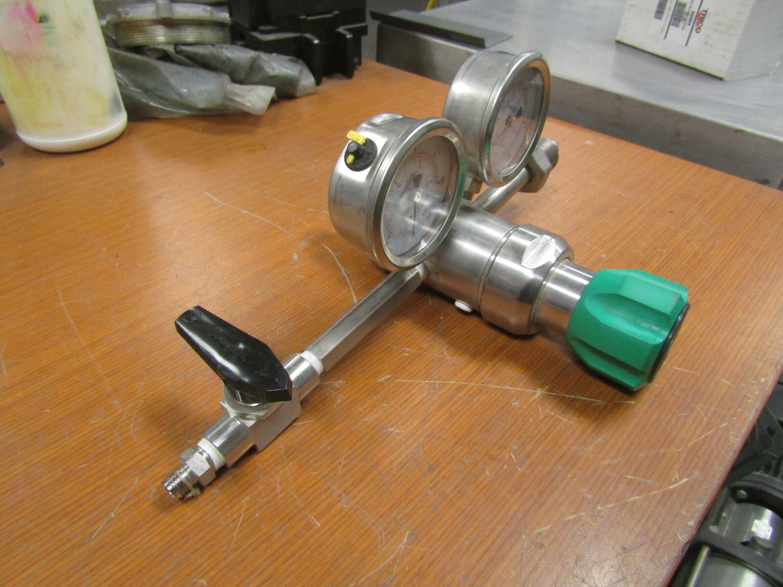 😎 SWAGELOK STAINLESS STEEL 2-STAGE PRESSURE REGULATOR KCY1GRF412A20000