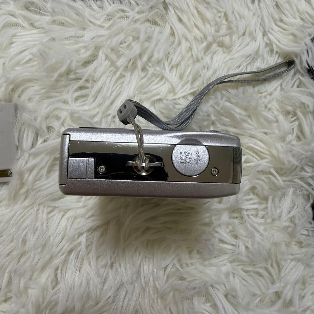 Nikon COOLPIX S10 VR Compact Digital Camera Excellent Condition