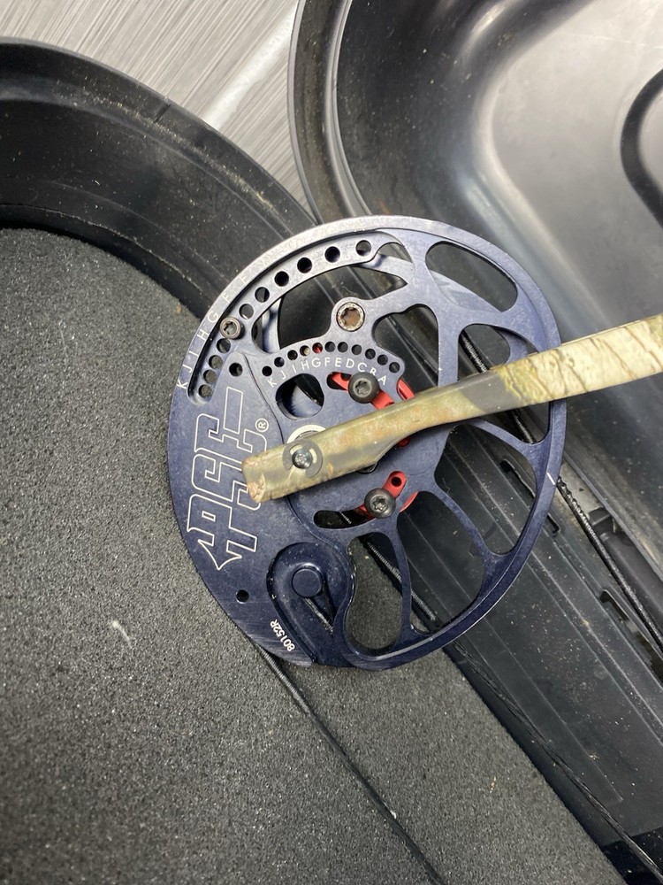 PSE Archery Stinger 3G Right Hand Compound Bow W/ TRUFIRE Trigger & Plano Case