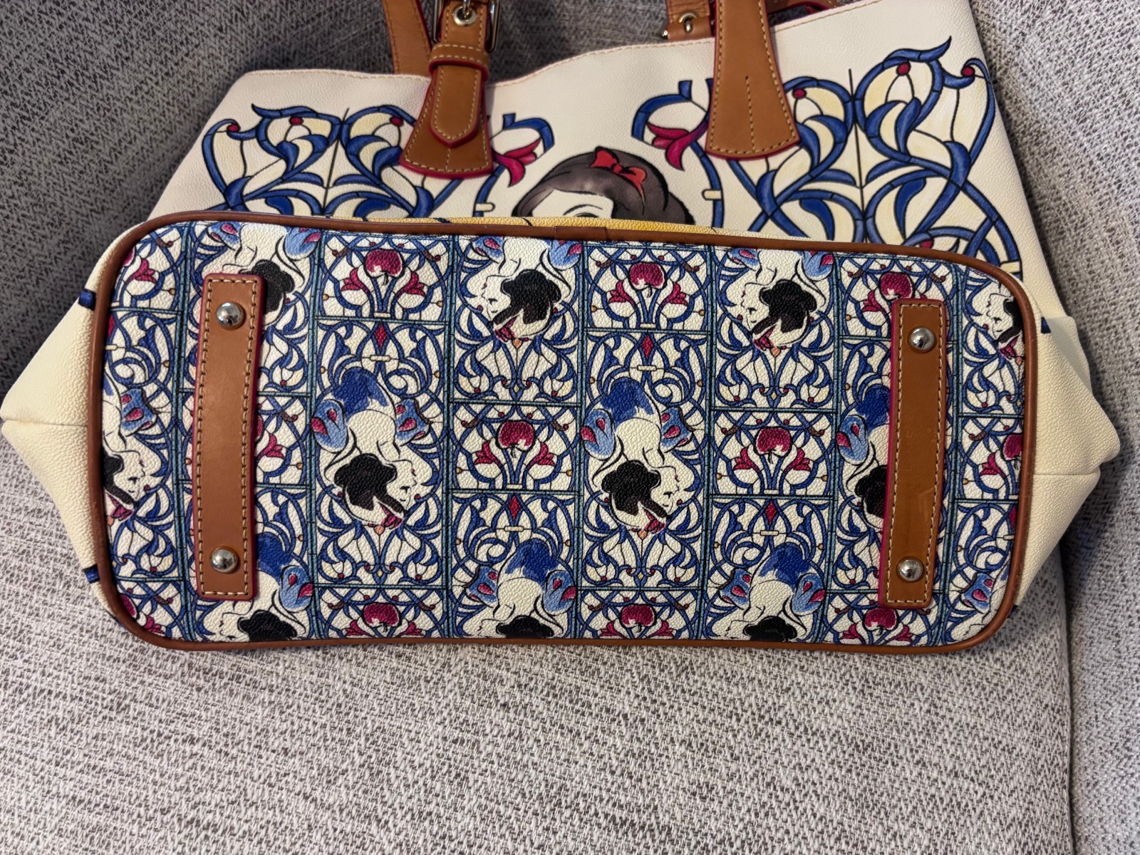 Disney Dooney And Bourke Snow White Large Tote