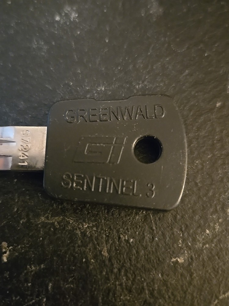 GREENWALD SENTINEL 3 KEY CODED S7241 (3D4)