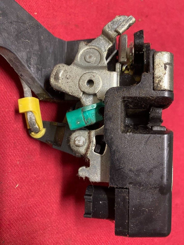 2012 FREIGHTLINER DRIVERS Side Door Latch GECOM LEFT
