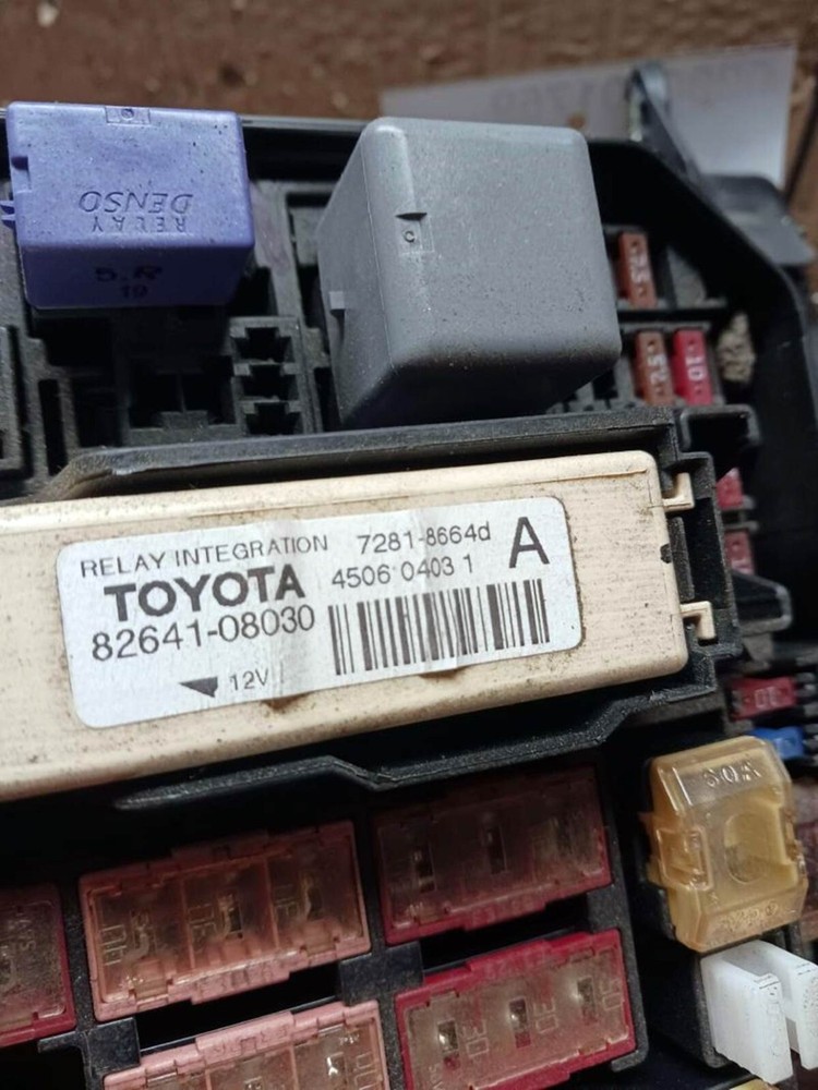 2011-2016 Toyota Sienna Engine Fuse Box