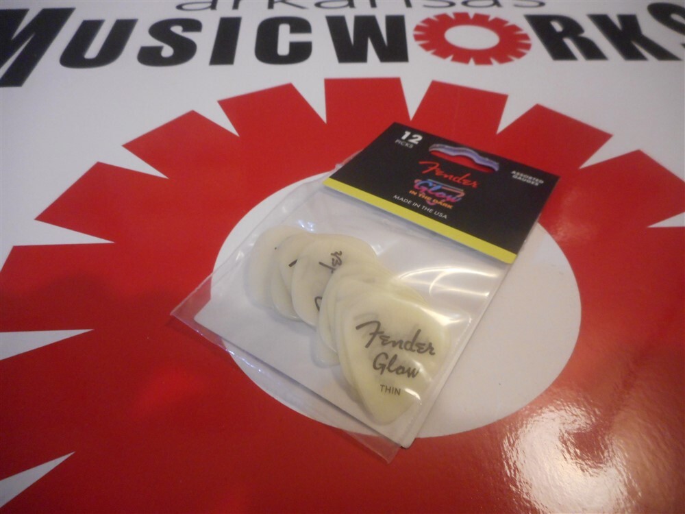 NEW Fender Glow In The Dark 351 Guitar Picks (12), 198-0351-020