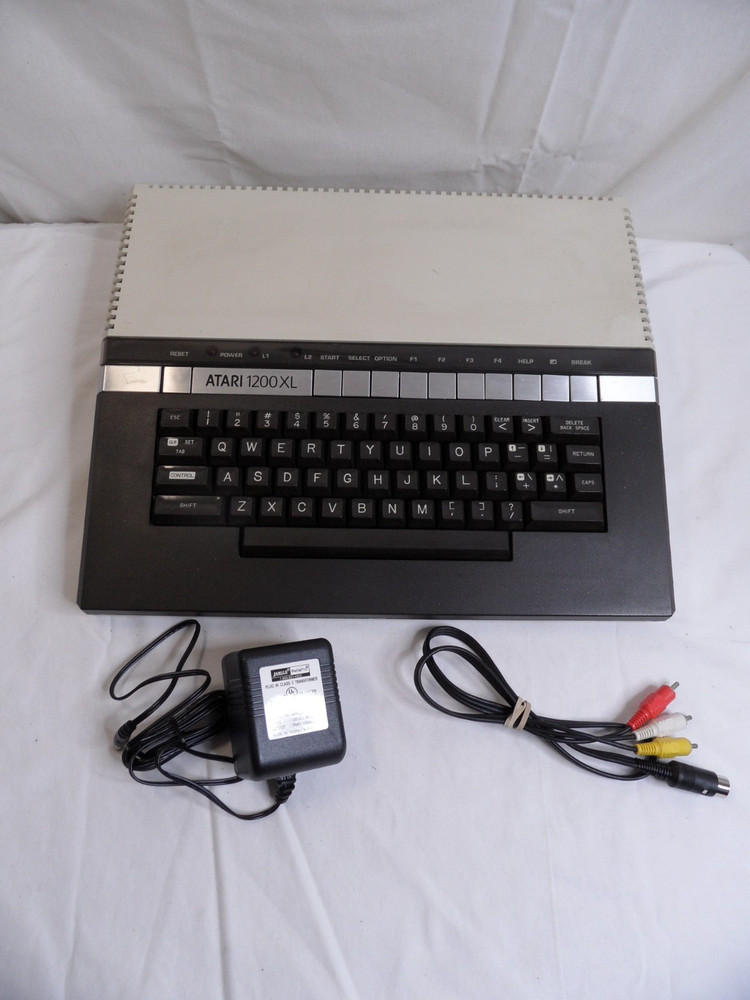 Atari 1200XL Computer Game Console w/ Power & Composit  Video cable  - Tested