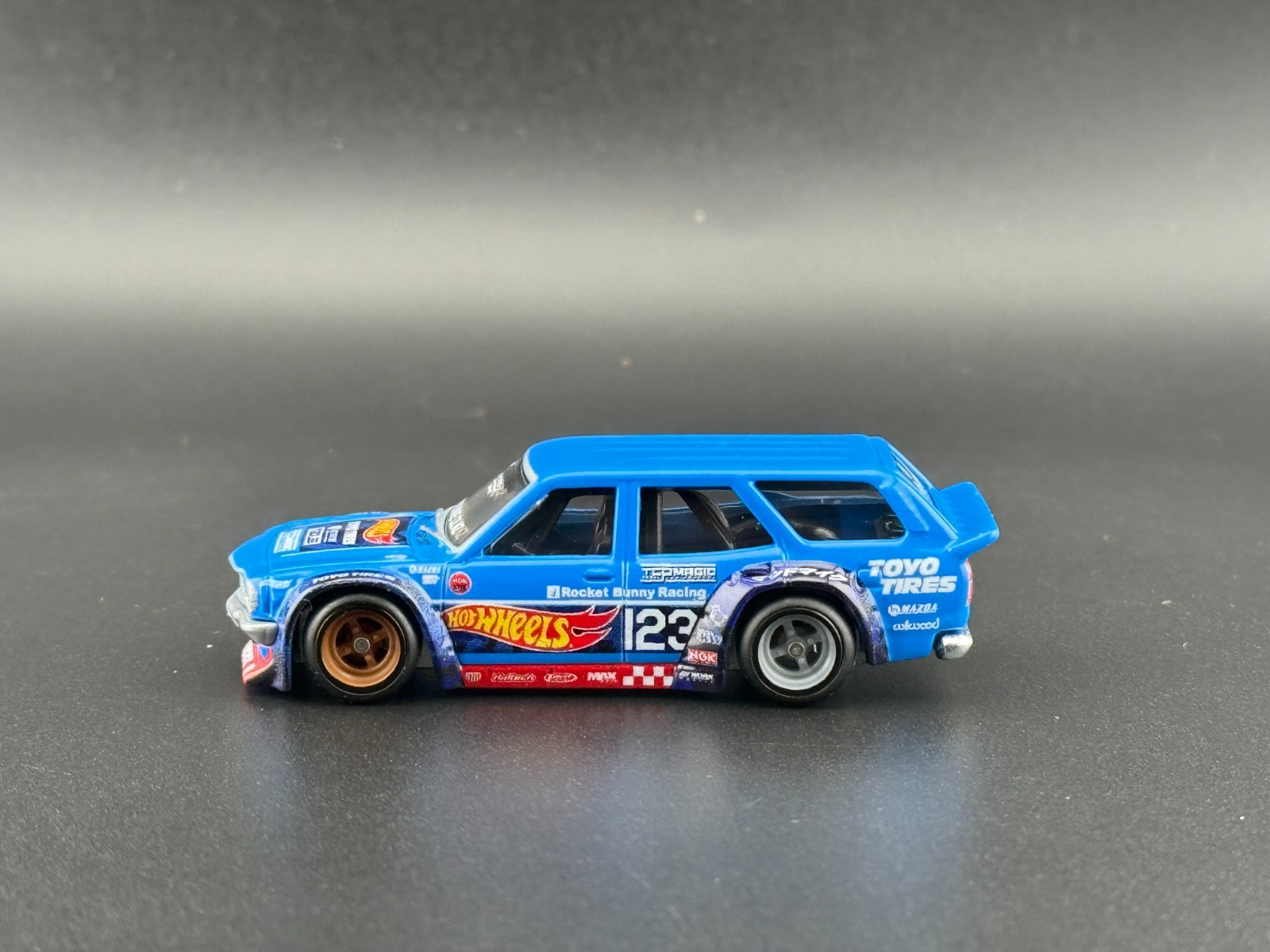 Hot Wheels Mad Mike Mazda RX-3 Wagon Ronin Run 2 FPY86-961 M 1/64