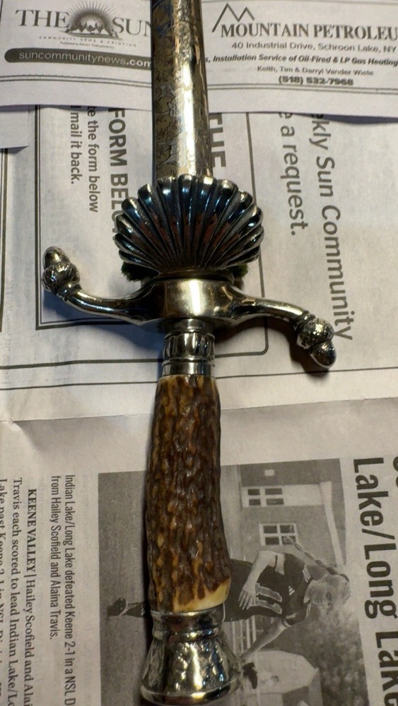 Authentic German  HIRSCHFANGER DAGGER WITH SHEATH, 10 1/8"