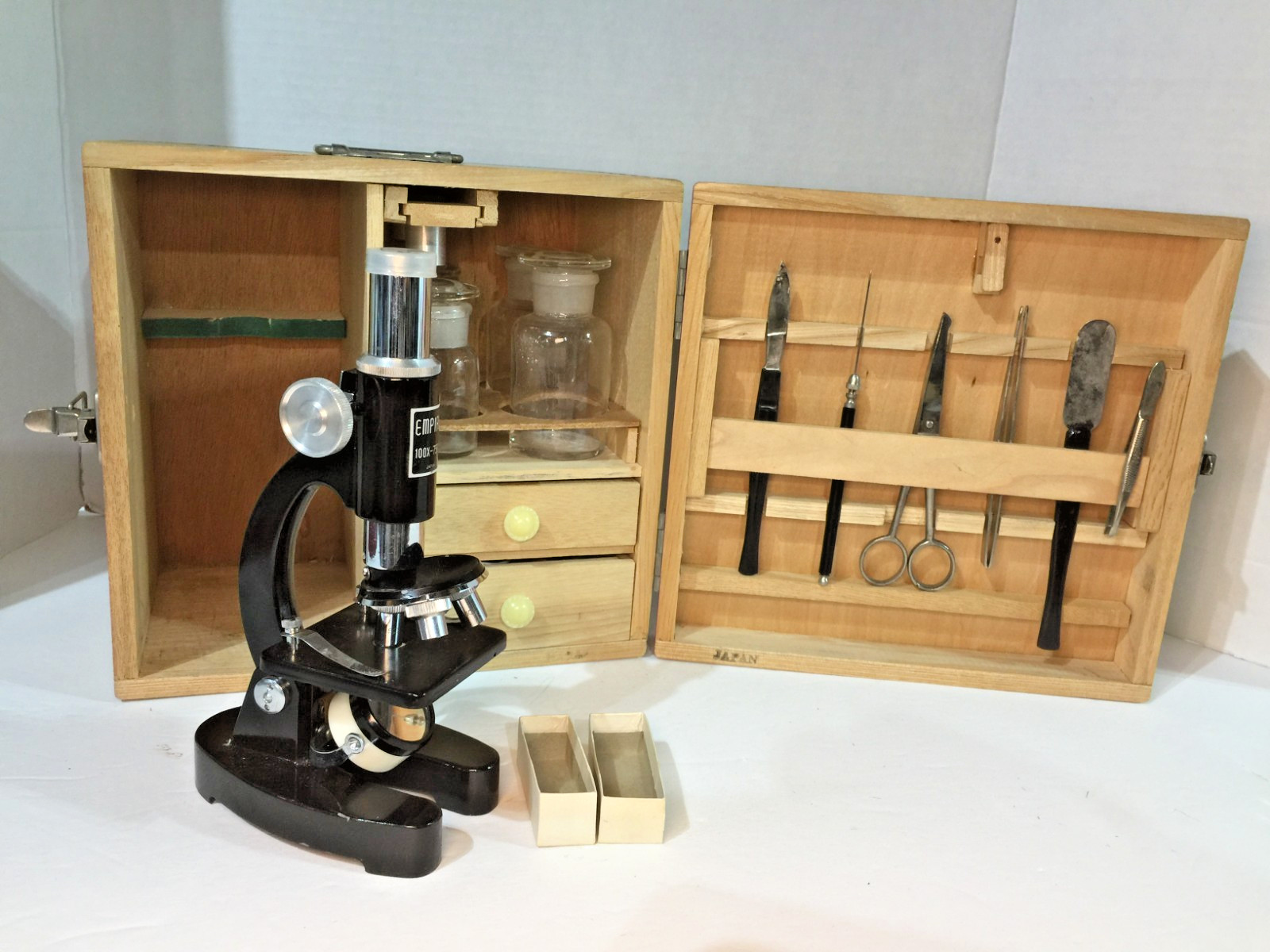 Vtg Empire Microscope & Laboratory 750 Power Illuminated W/Case, Equip. Untested