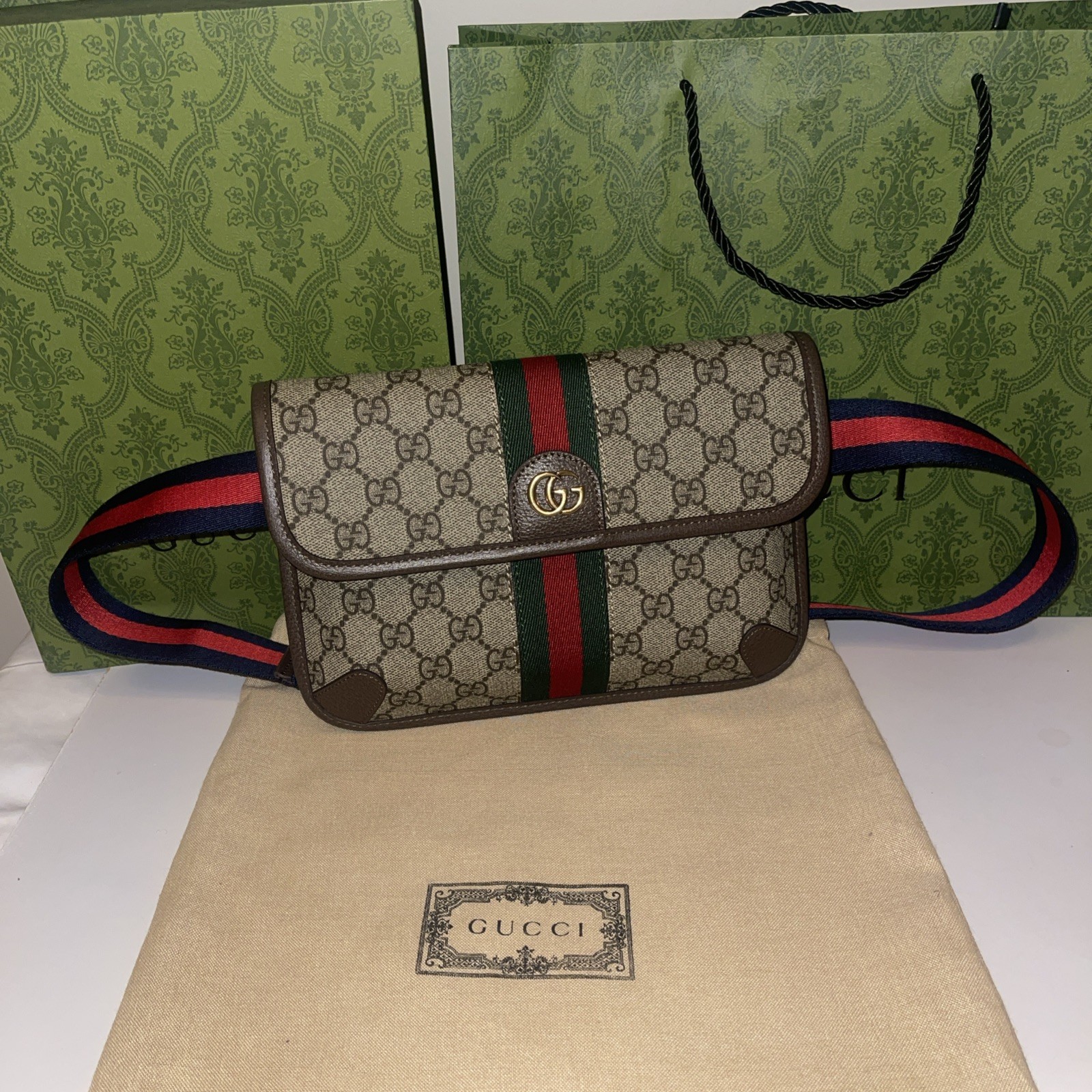 GUCCI GG SUPREME BELT BAG  MATERIAL CANVAS