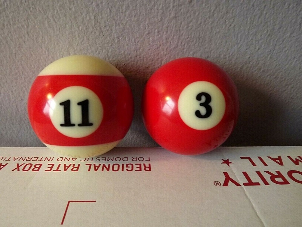 VINTAGE BILLIARD BALLS / POOL BALLS -- 2 1/4" -- COMPLETE SET