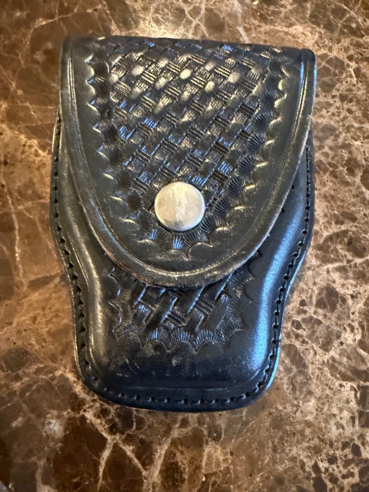 Handcuff Case - Aker 508 in Great Condition