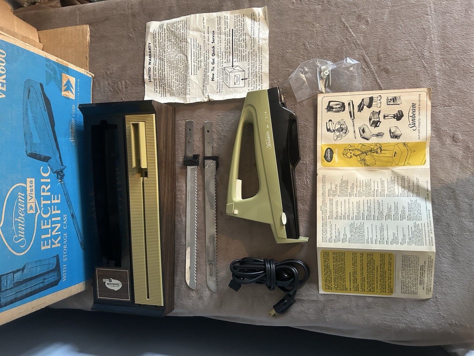 Vintage Sunbeam Vista Electric Knife With Storage Case Model VEK600 Original Box