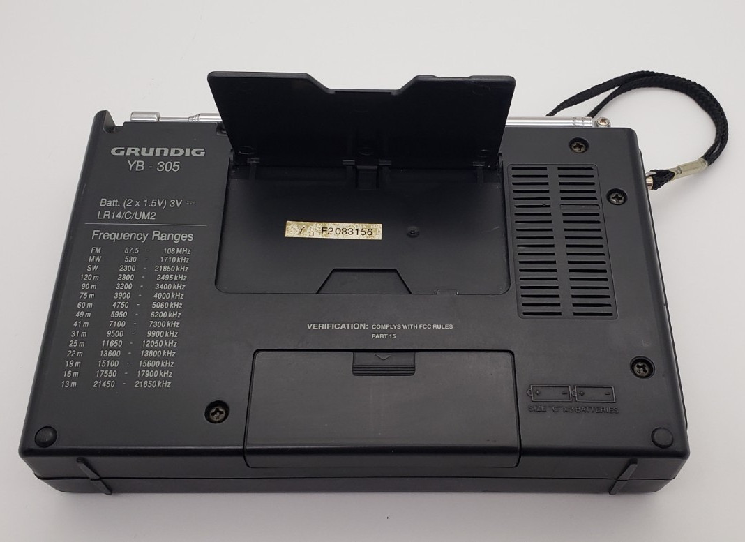 GRUNDIG YB305 YB 305 MW SW FM Stereo PLL Synthesized Receiver Radio