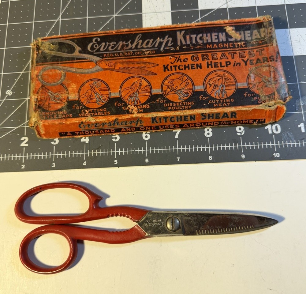 Vintage Ever sharp kitchen scissors in box! Great vintage condition !