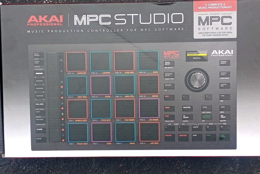 Akai Professional MPC Studio Music Production Controller