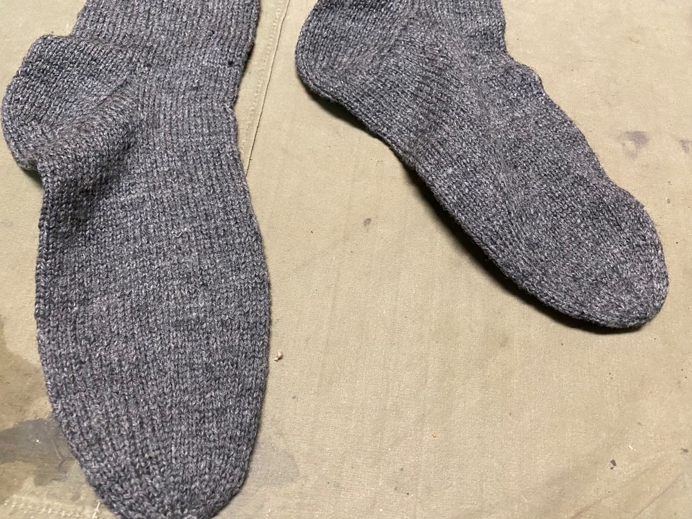ORIGINAL POST WWII US ARMY GI WOOL WINTER BOOTS SOCKS-SIZE LARGE 10-11