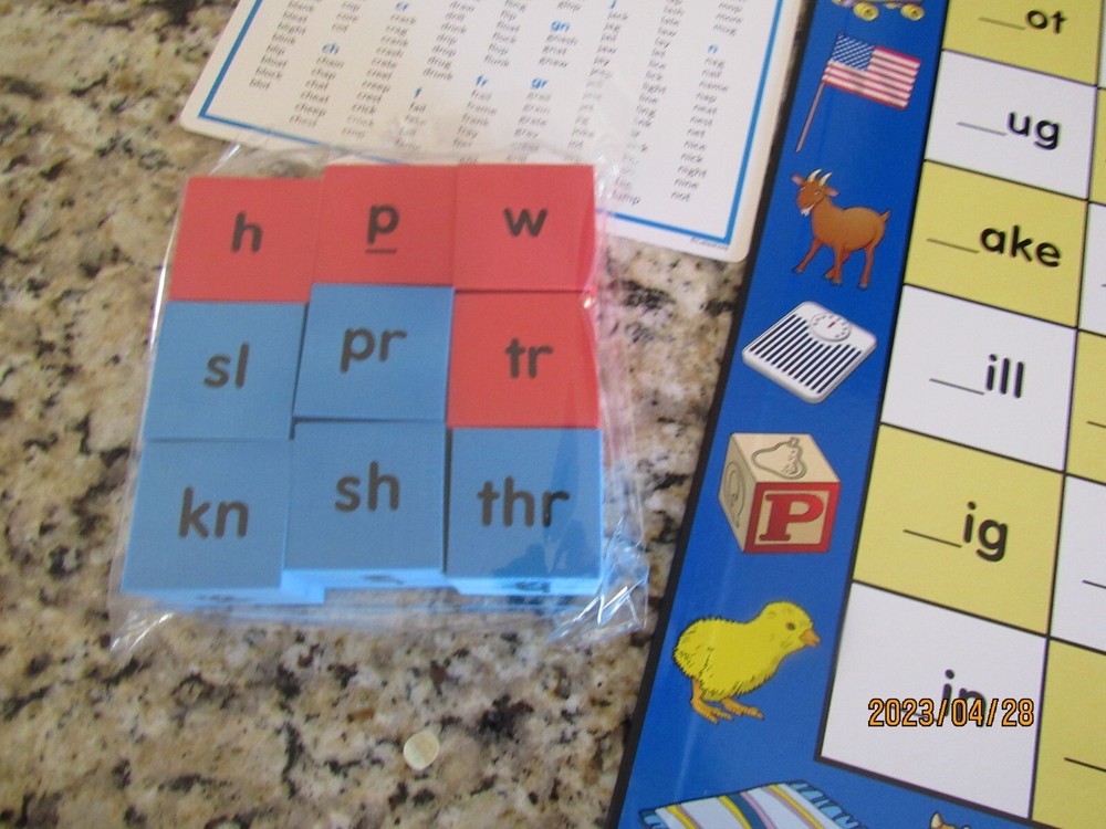 Lakeshore Learning- Roll & Write Word Game-Jumbo Dice-Word Building-2000