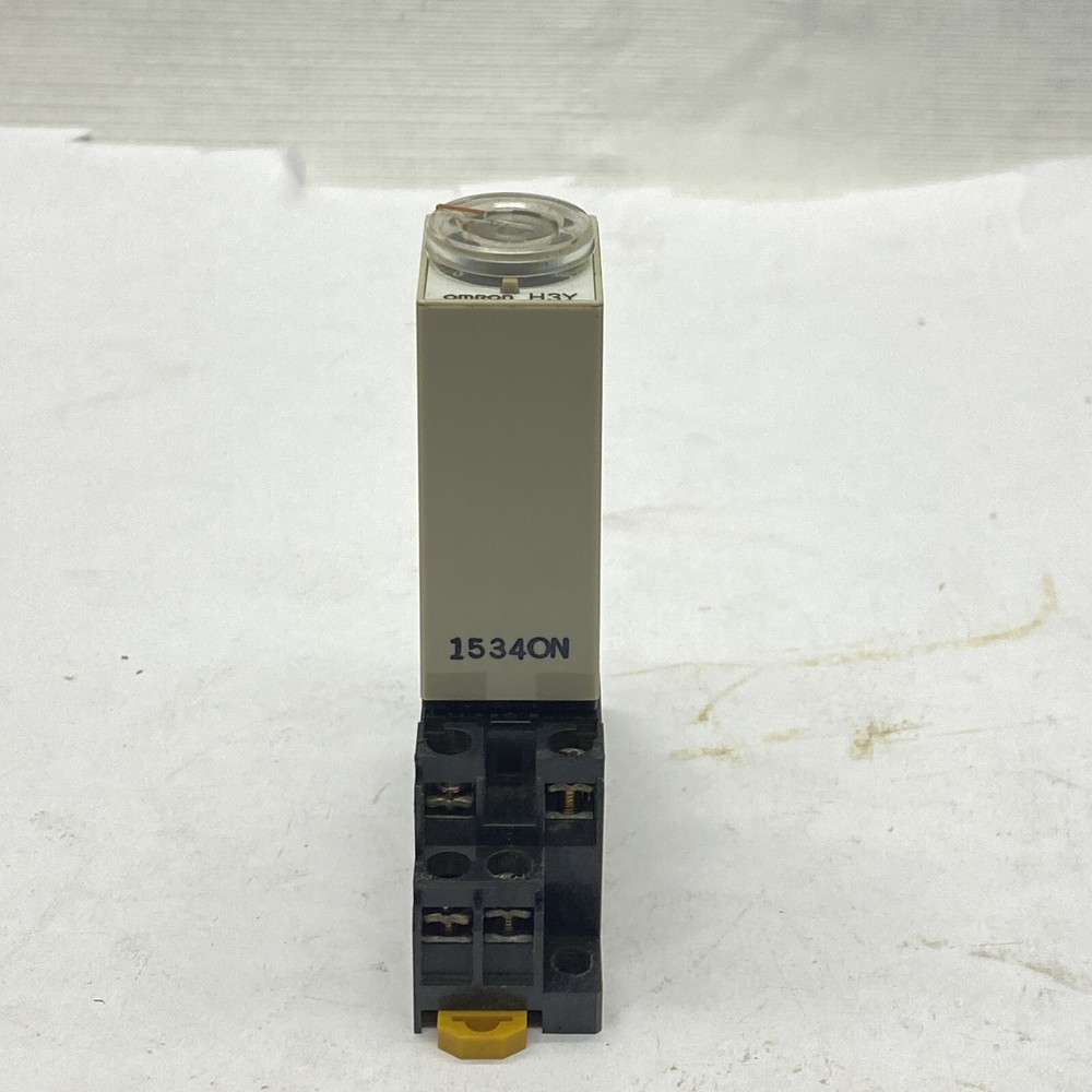 Omron H3Y2AC12030S Timer & PYF08AE Socket 2-Pole 7A