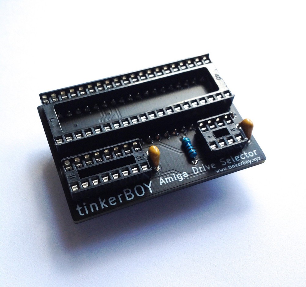 tinkerBOY Amiga Drive Selector – Switchless Boot Selector for Amiga